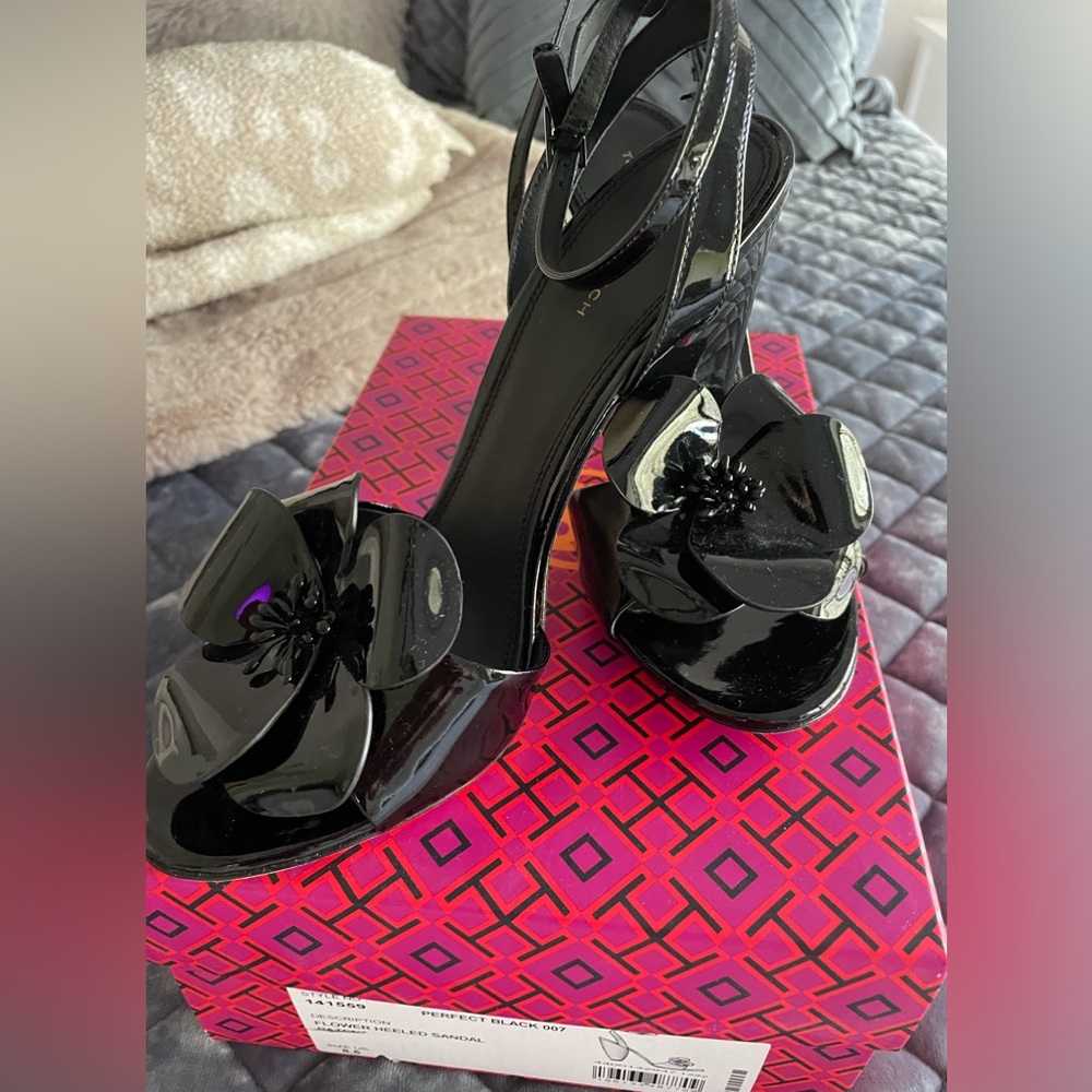 Tory Burch Flower Heeled Sandal 8.5 Black Brand New Never Worn